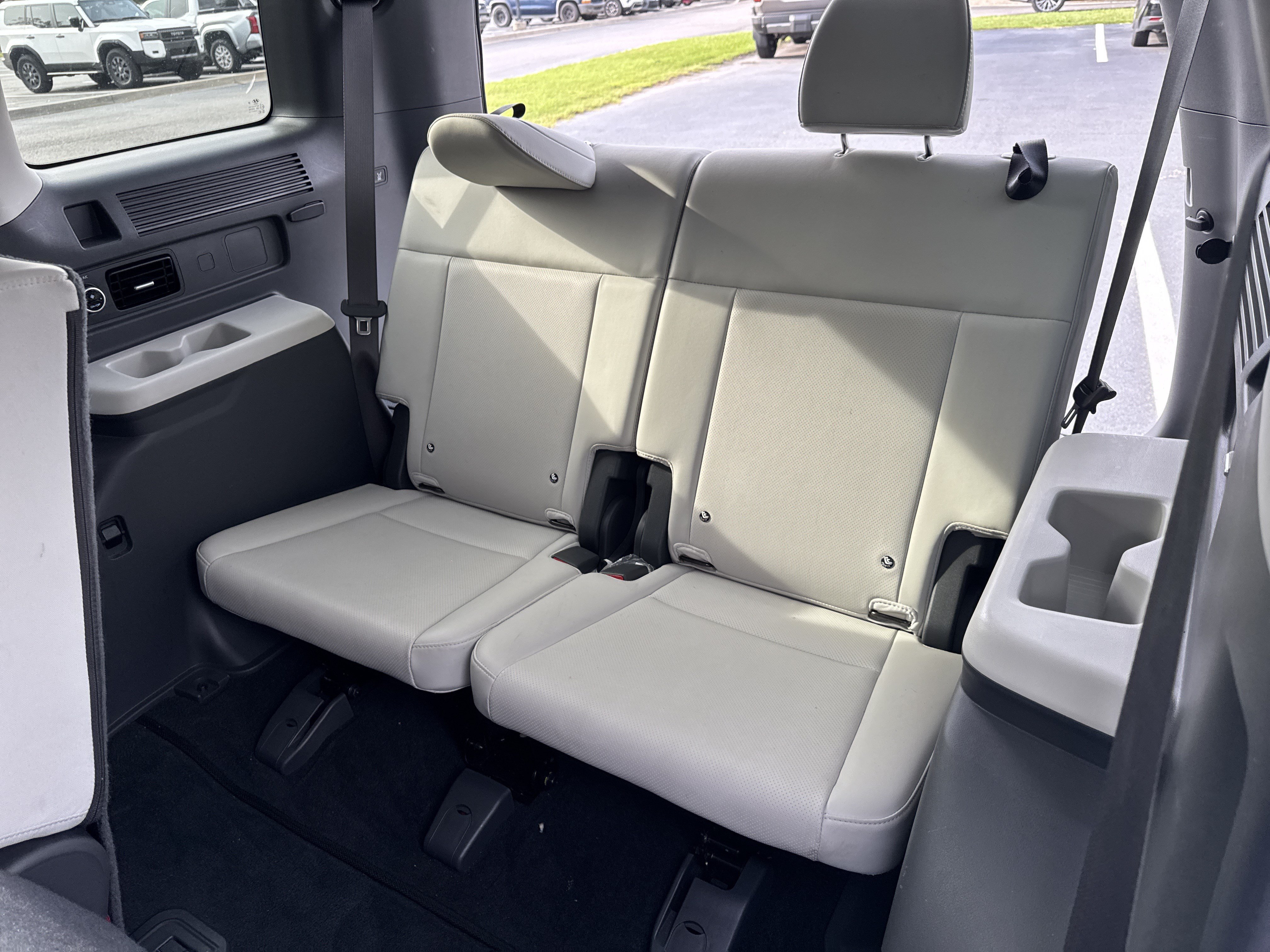 Used 2025 Serenity White Hyundai SEL image 26