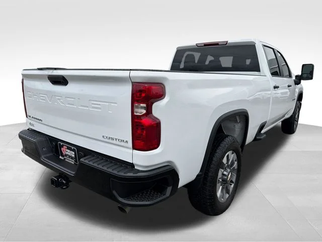 Used 2025 White Chevrolet Custom image 7