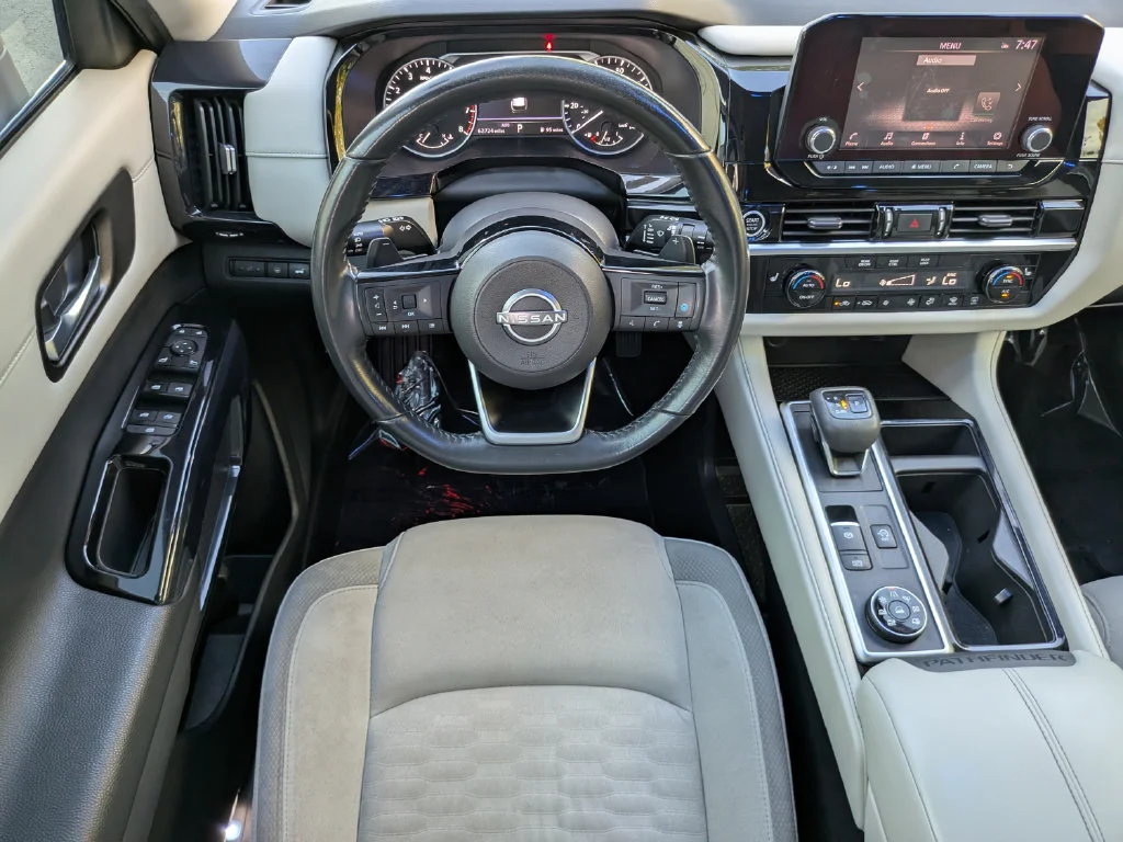 Used 2022 Gray Nissan SV image 14