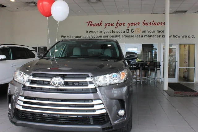Used 2011 Barcelona Red Metallic Toyota LE image 5