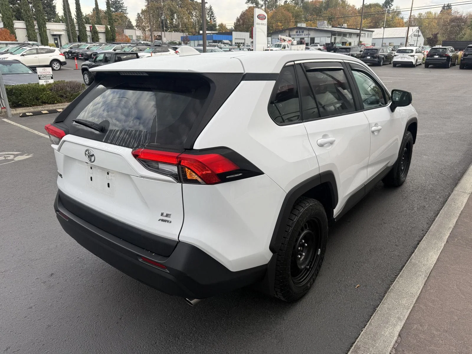 Used 2024 Ice Cap Toyota LE image 5