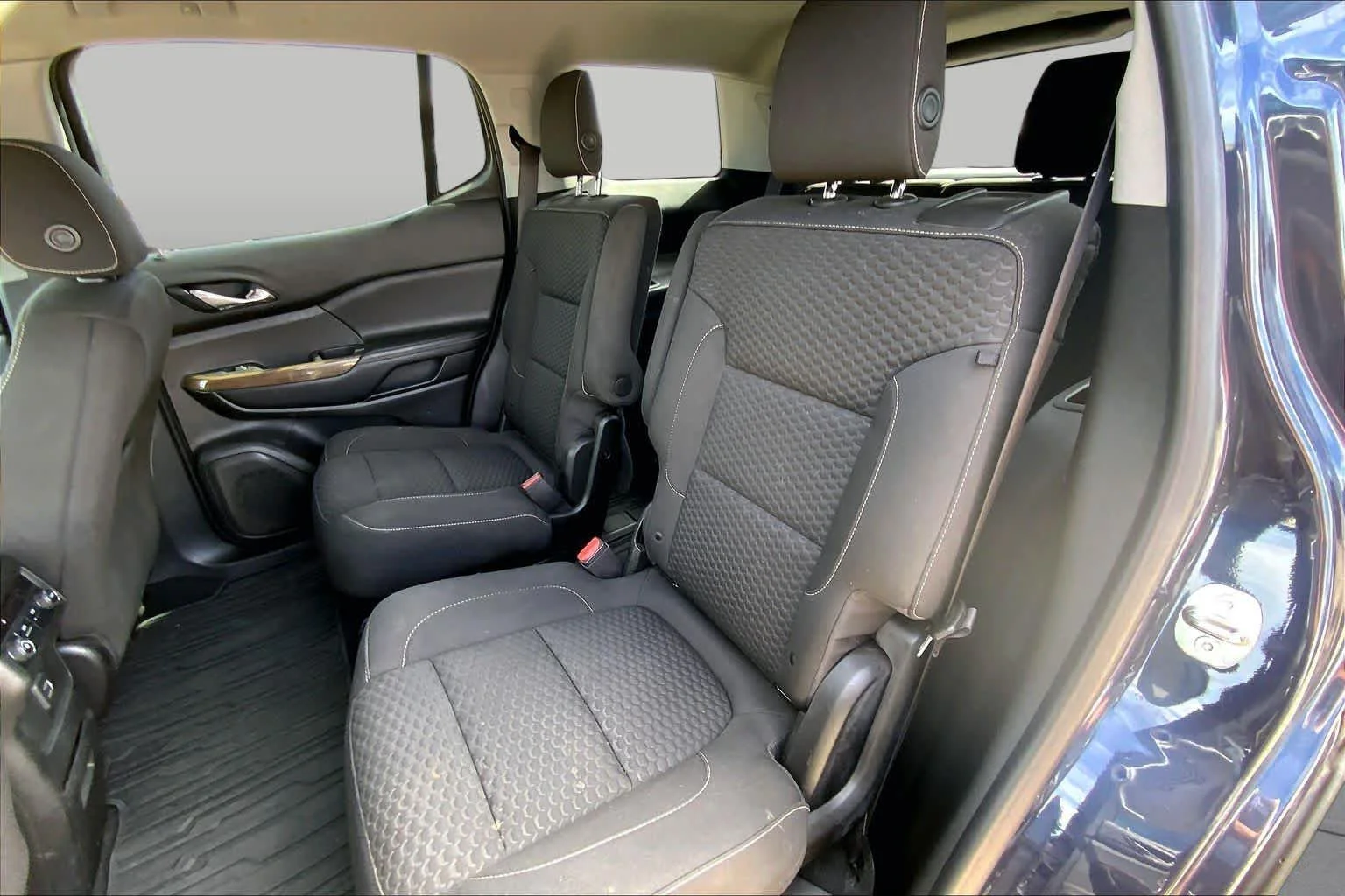 Used 2019 BLUE STEEL METALLIC GMC SLE image 20