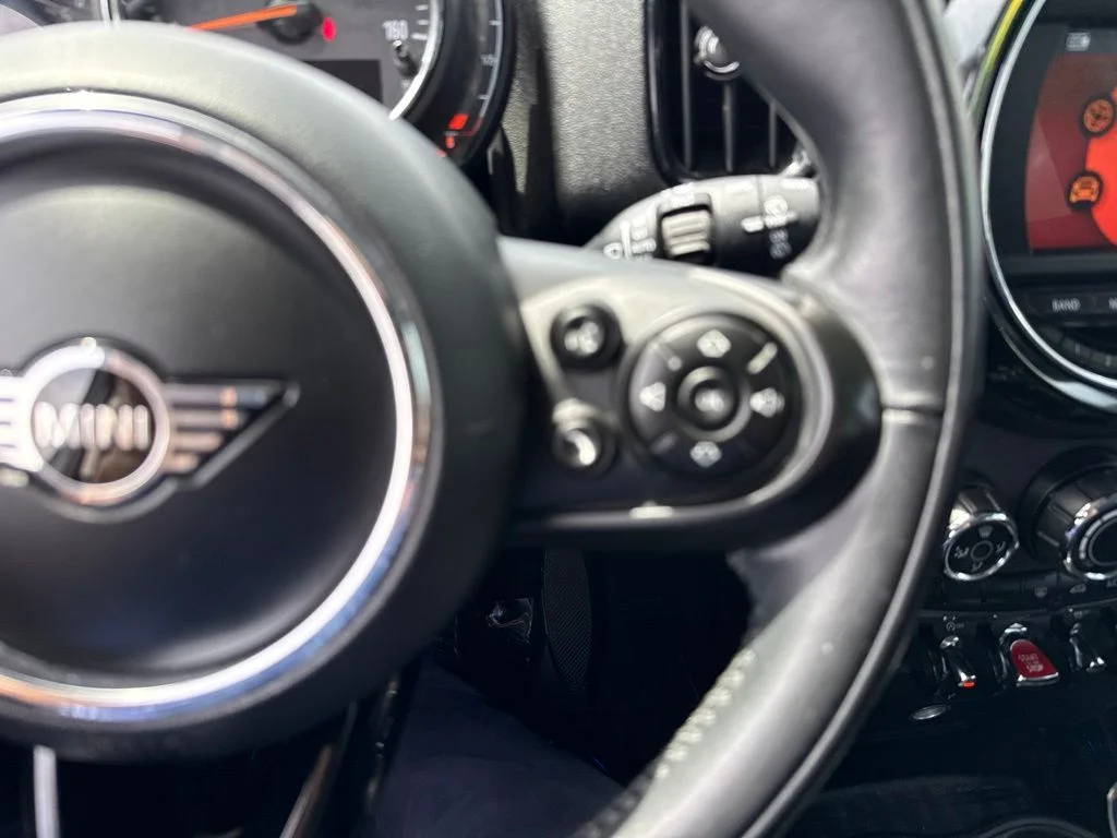Used 2019 White MINI Classic image 21