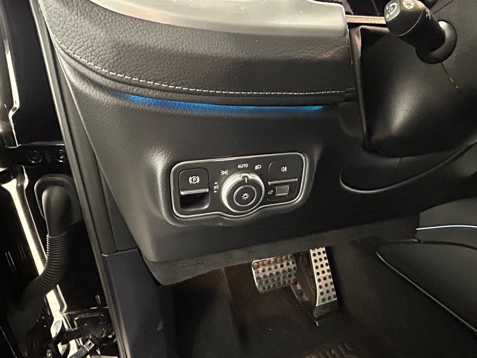 Used 2025 Obsidian Black Metallic Mercedes-Benz G 550 image 30