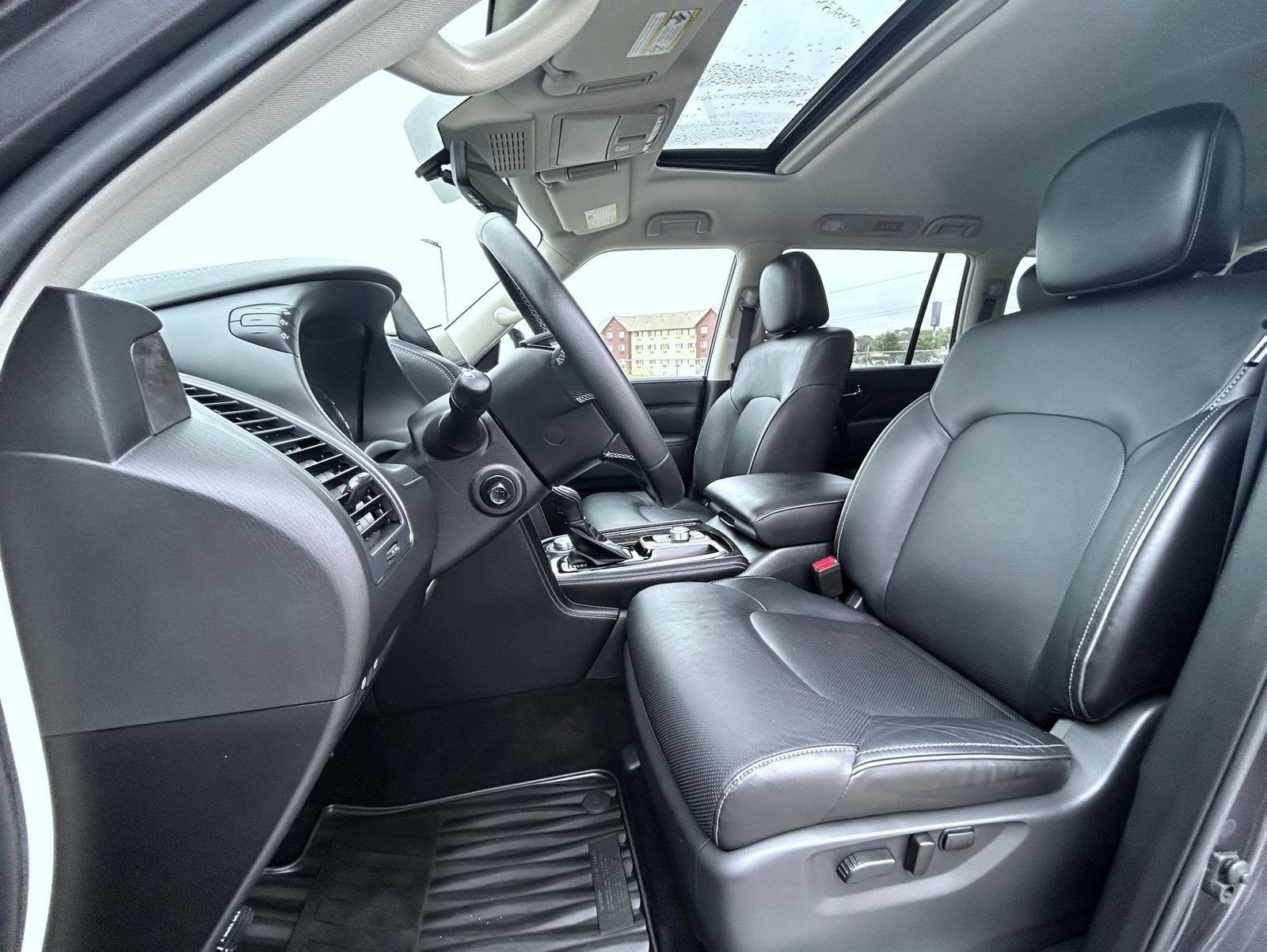 Used 2023 Gray INFINITI LUXE image 10