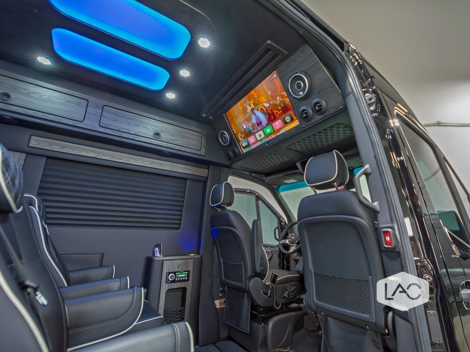 New 2026 Obsidian Black Metallic OGV Luxury Coach 144 AWD ULTIMATE ADV w/ 540ah PKG image 4