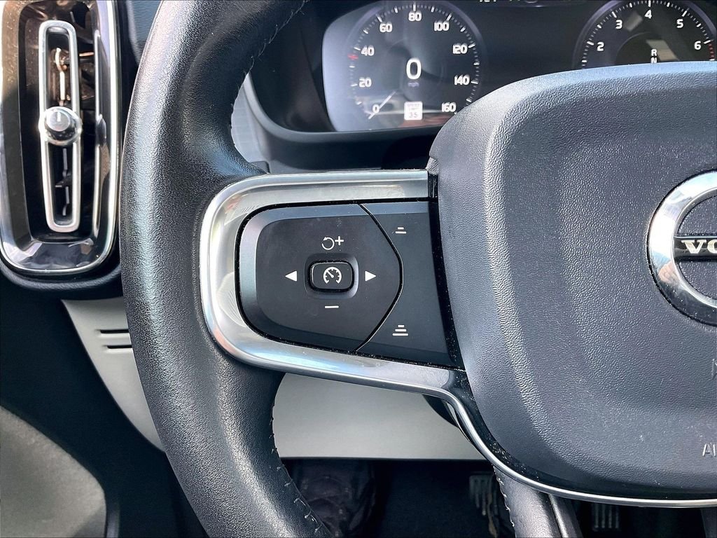 Used 2020 White Volvo Momentum image 22