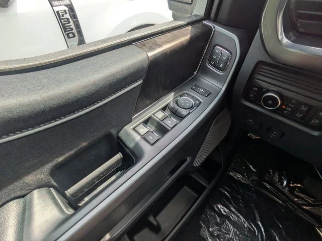 New 2026 Star White Metallic Tri-Coat Ford F-250® Lariat® image 24