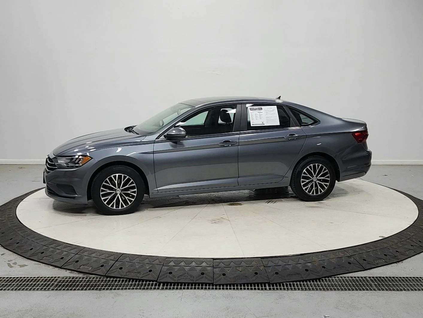 Used 2019 Gray Volkswagen 1.4T SE image 5