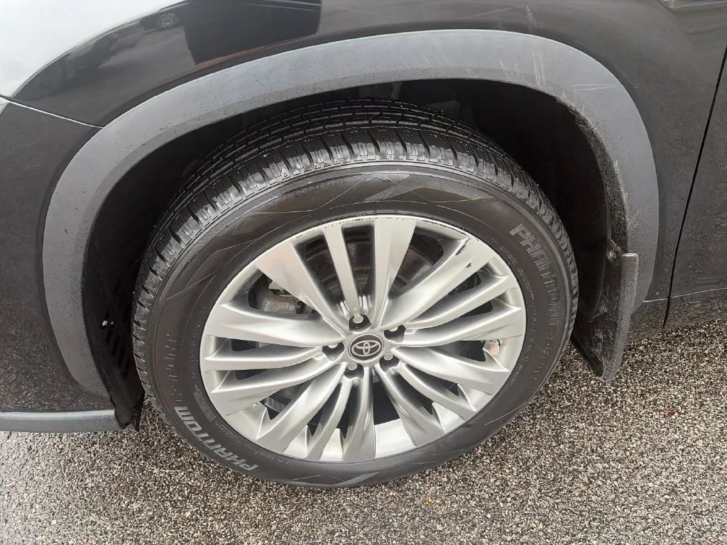 Used 2023 Black Toyota Platinum image 34