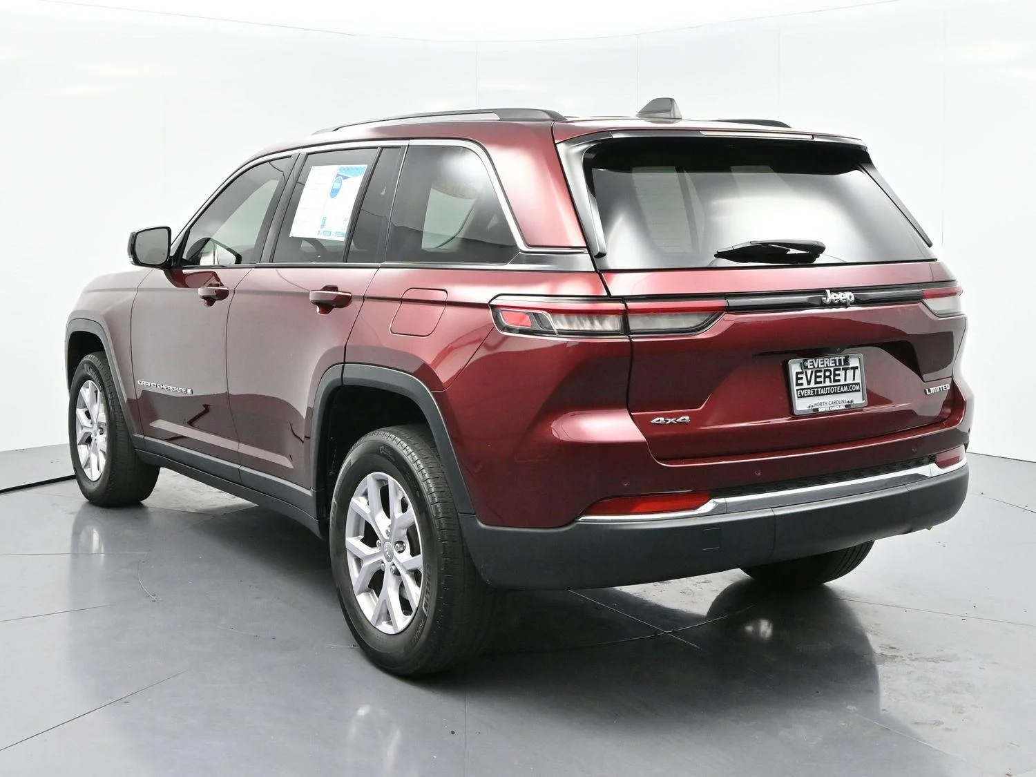 Used 2022 Red Jeep Limited image 5