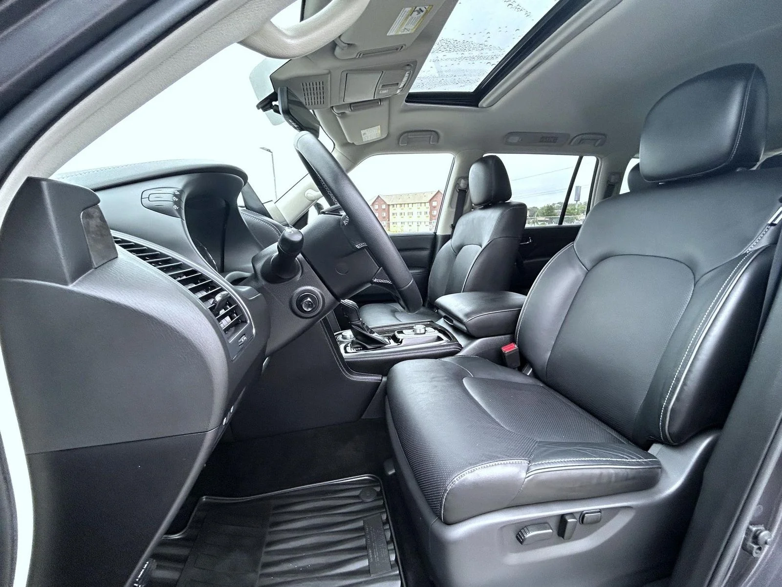 Used 2023 Gray INFINITI LUXE image 10