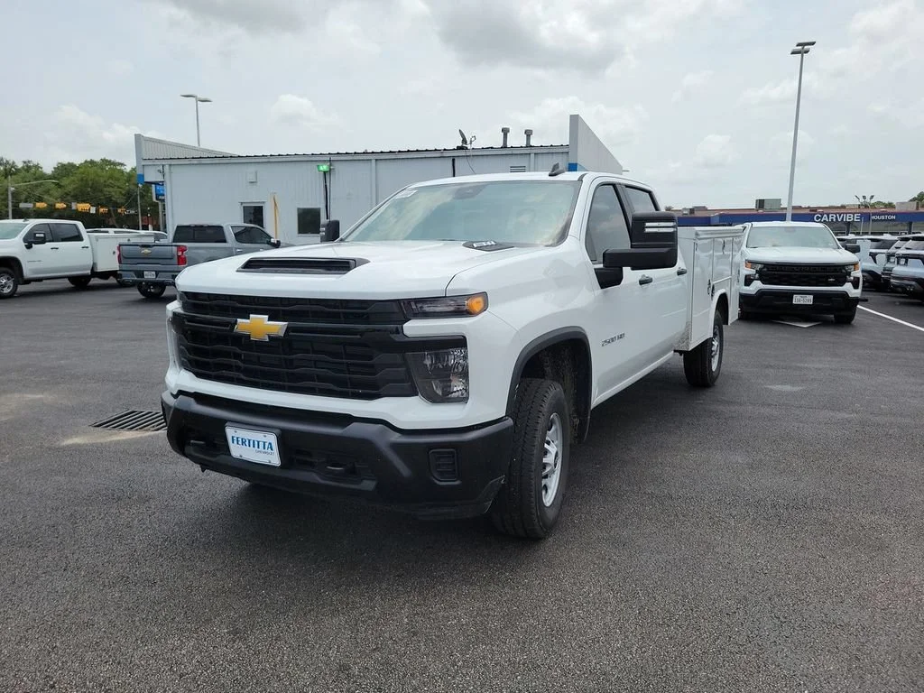 New 2026 Summit White Chevrolet WT image 17