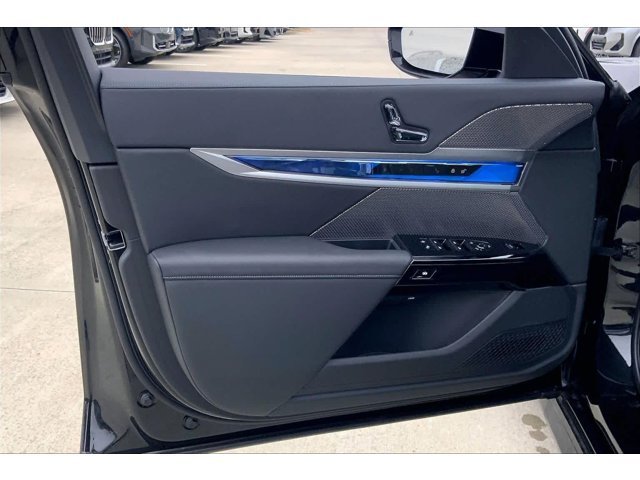 New 2026 Black Sapphire Metallic BMW 750e xDrive image 10