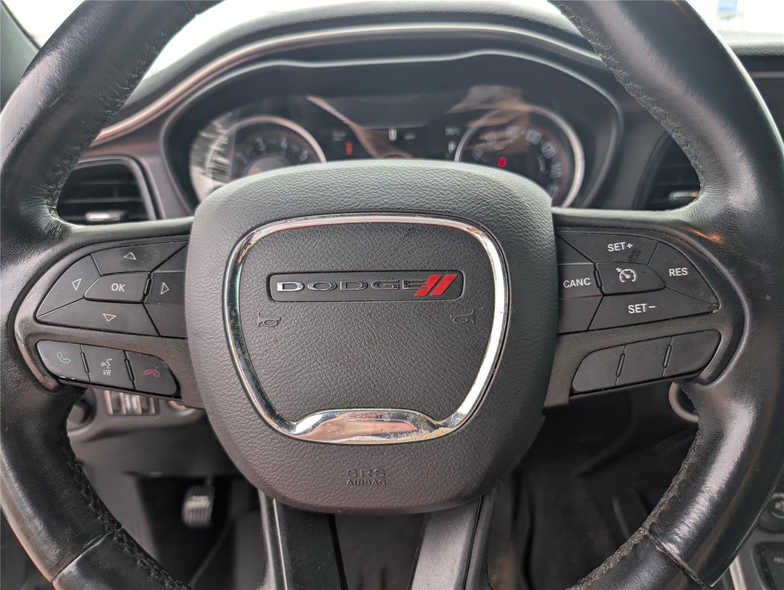 Used 2016 Pitch Black Clearcoat Dodge SXT image 18