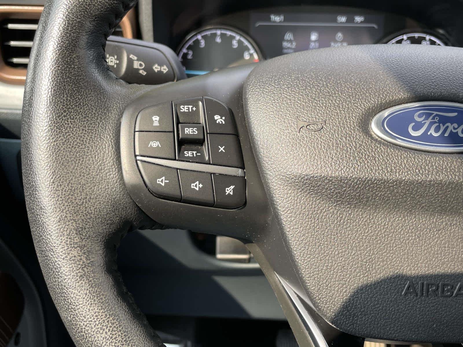 Used 2022 Cactus Gray Ford Lariat image 38