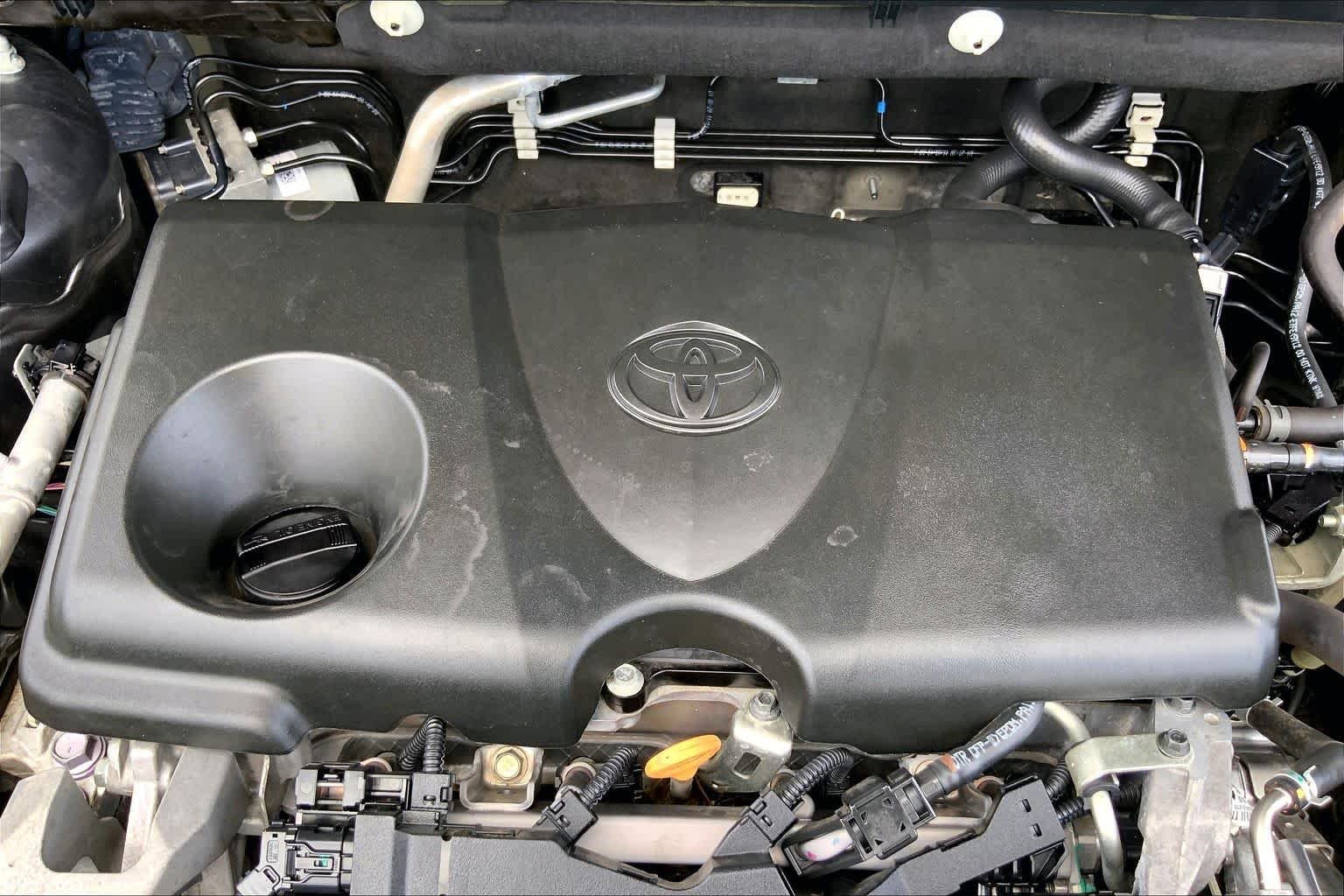 Used 2020 Magnetic Gray Metallic Toyota XLE image 32