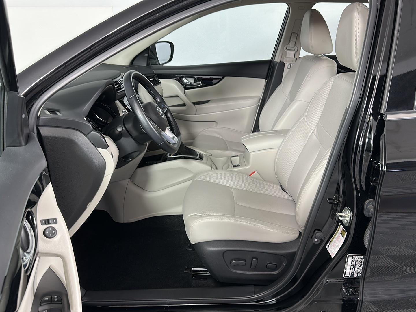 Certified Used 2022 Magnetic Black Pearl Nissan SL image 6