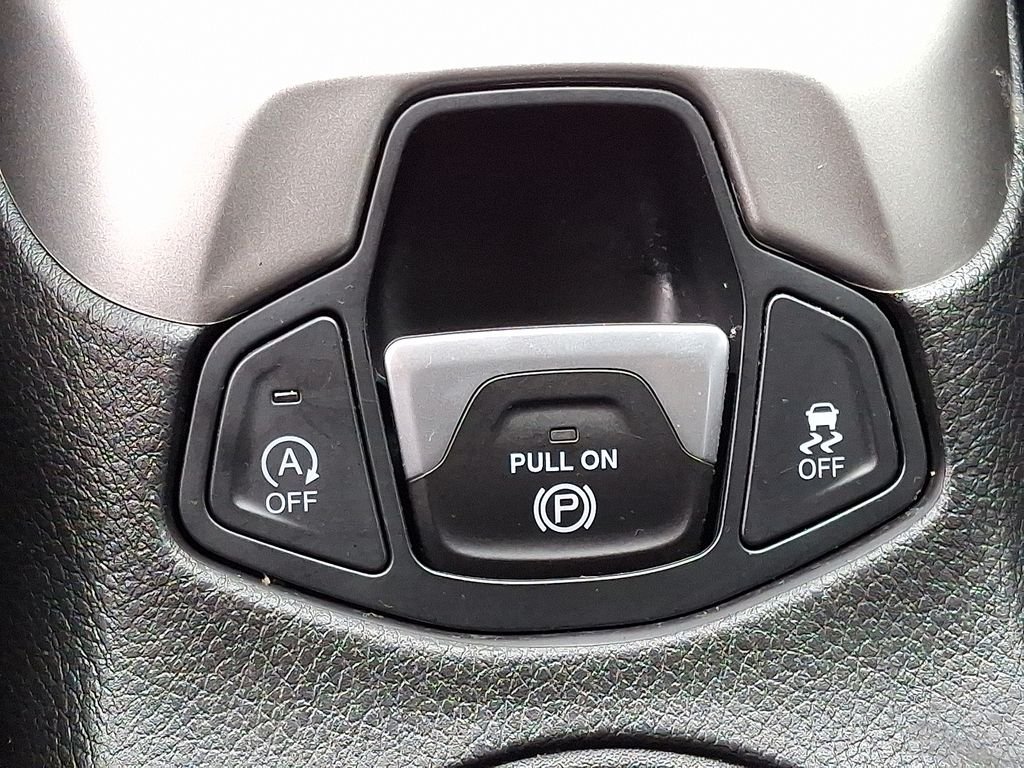 Used 2019 Black Jeep Latitude image 25