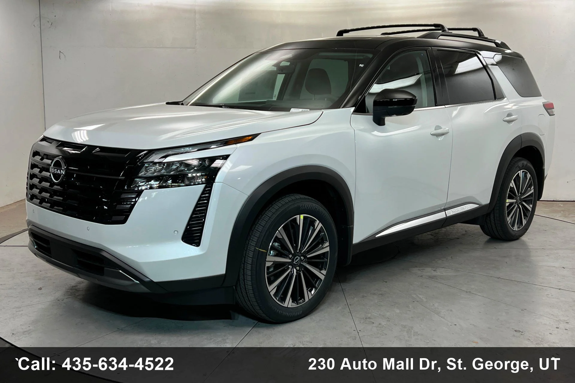 2026 Nissan Pathfinder Platinum 4WD's photo