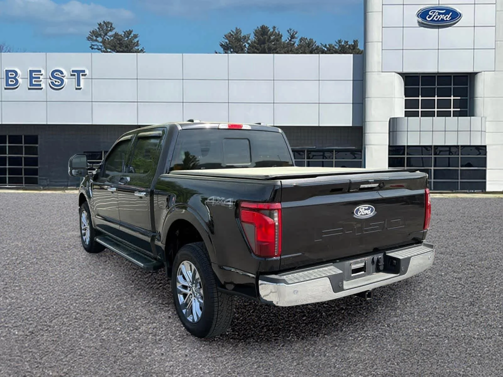 Used 2024 Agate Black Metallic Ford XLT image 7