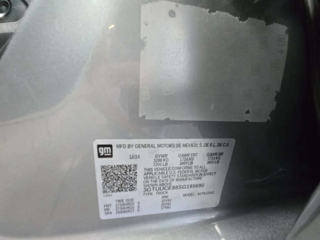 Certified Used 2025 Sterling Metallic GMC Elevation image 25