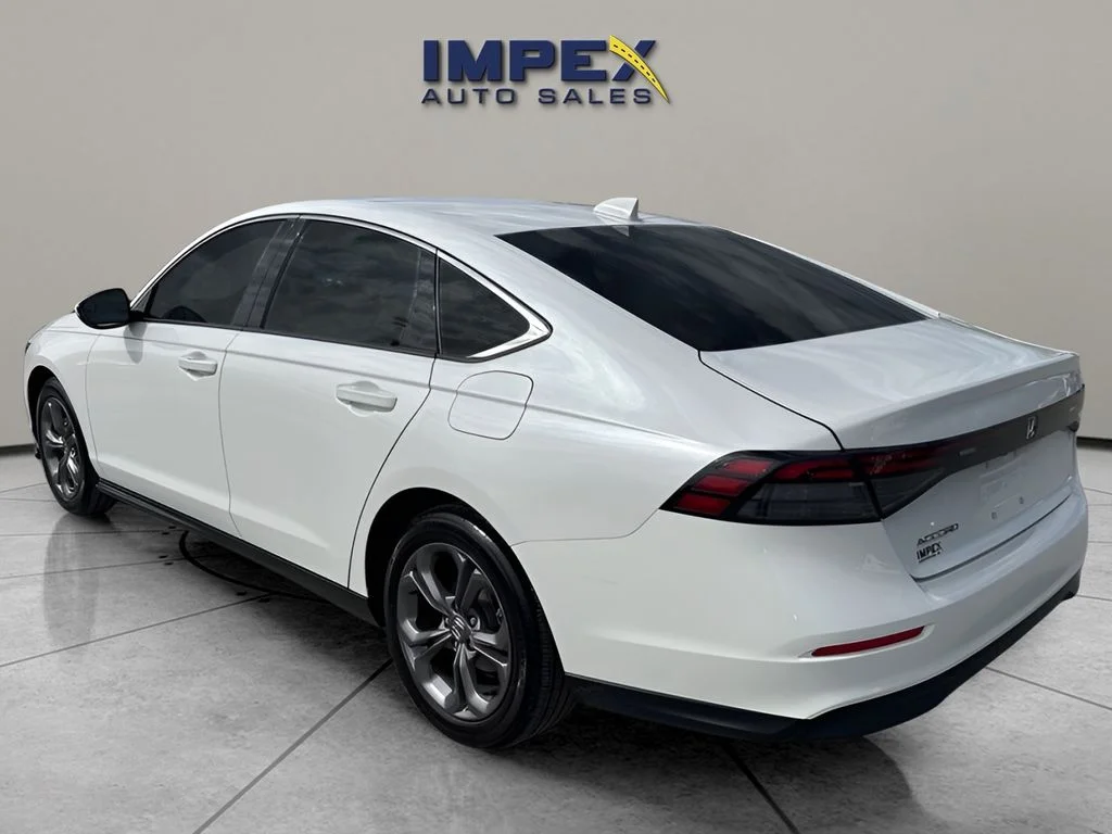 Used 2024 White Honda EX image 3