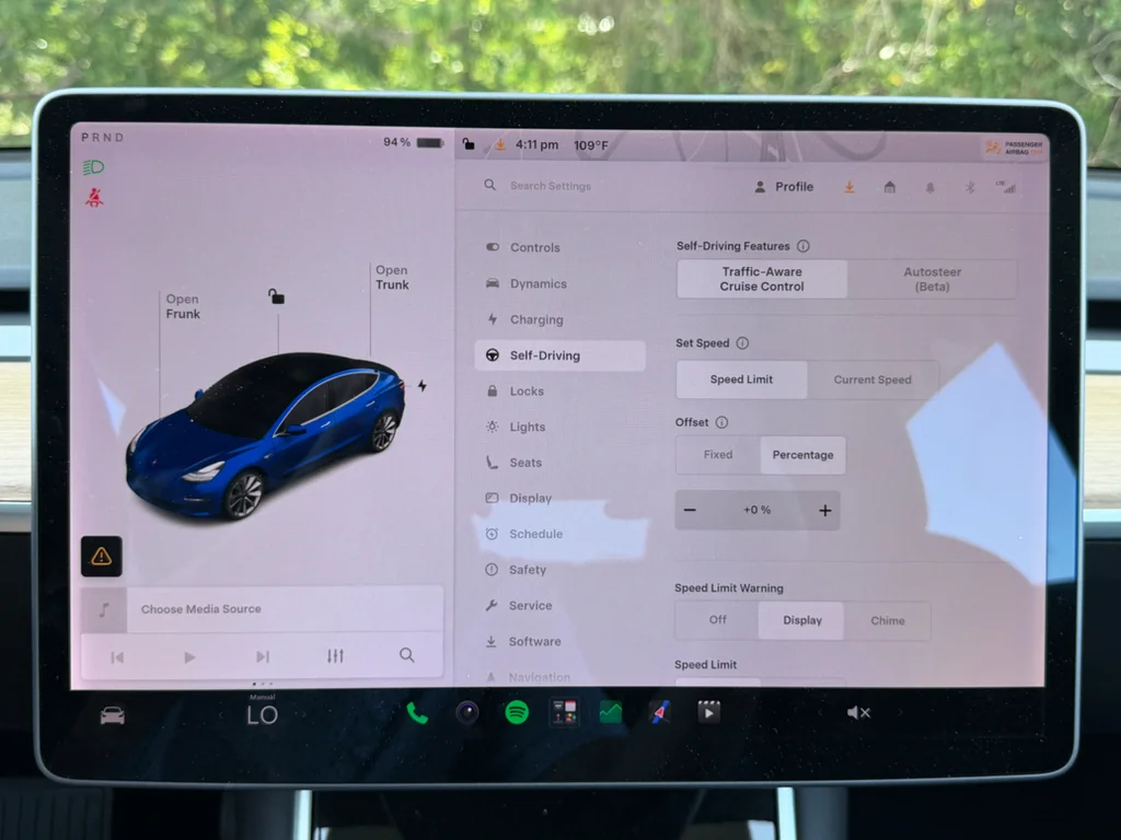 Used 2020  Tesla Standard Range image 17