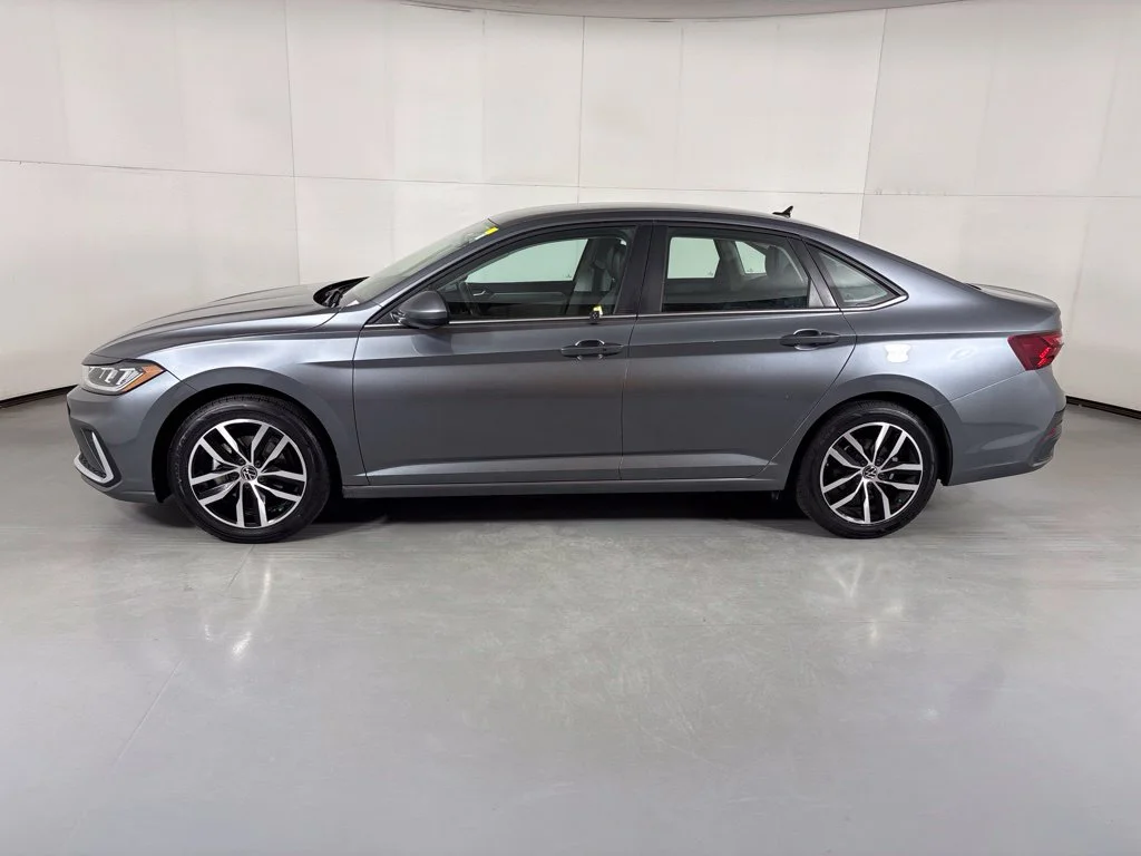 Used 2025 Gray Volkswagen 1.5T SE image 5