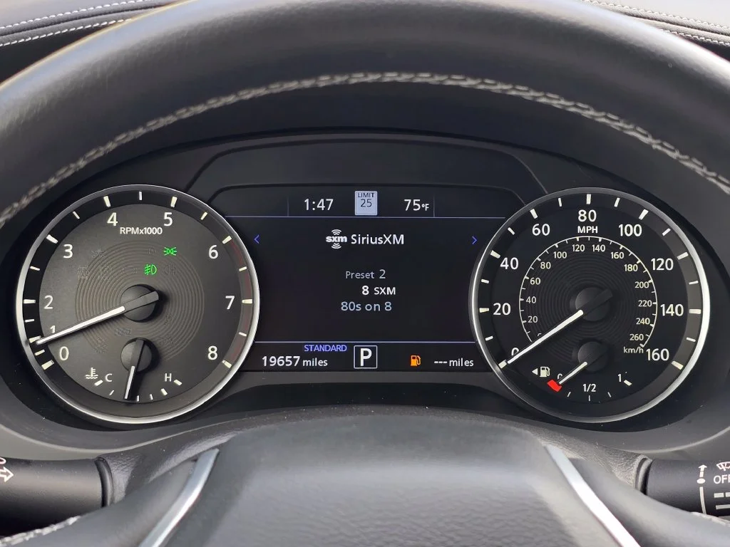Used 2025 White INFINITI SPORT image 32