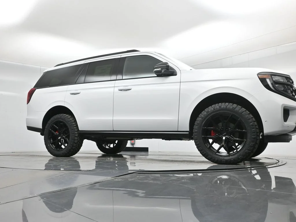 New 2025 Oxford White Ford Platinum image 45