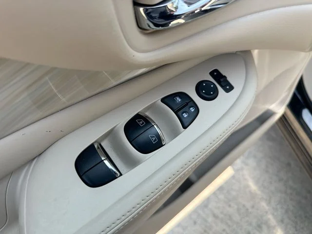 Used 2018 Black Nissan SL image 26