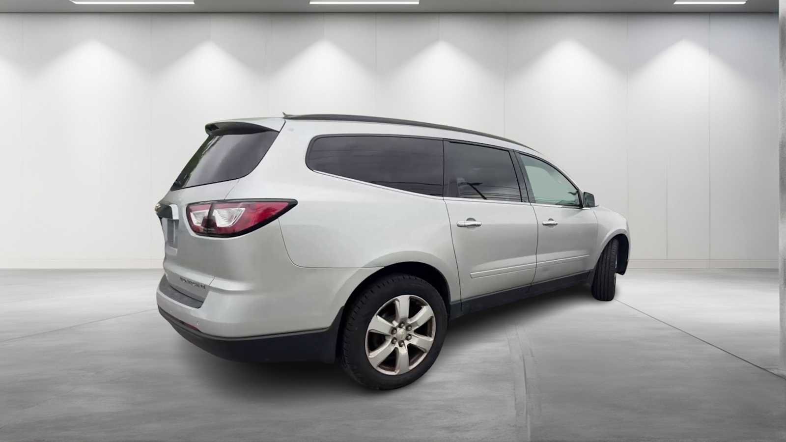 Used 2016 Silver Ice Metallic Chevrolet LT image 7