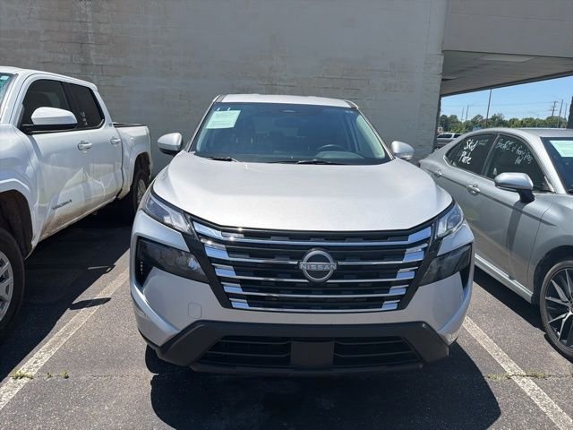 2025 Nissan Rogue SV FWD's photo