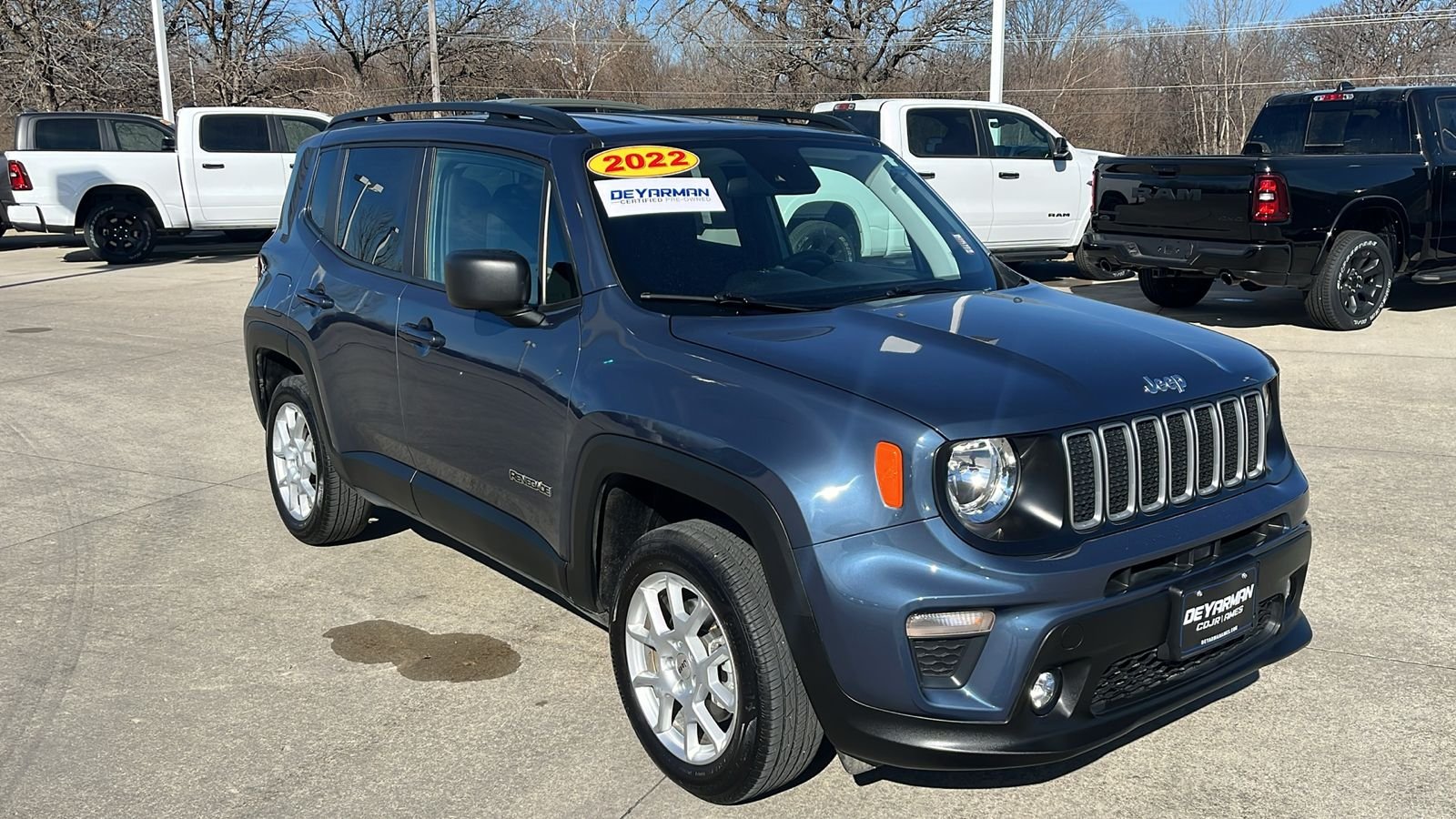 Used 2022 Jeep Renegade Latitude with VIN ZACNJDB16NPN72351 for sale in Knoxville, IA