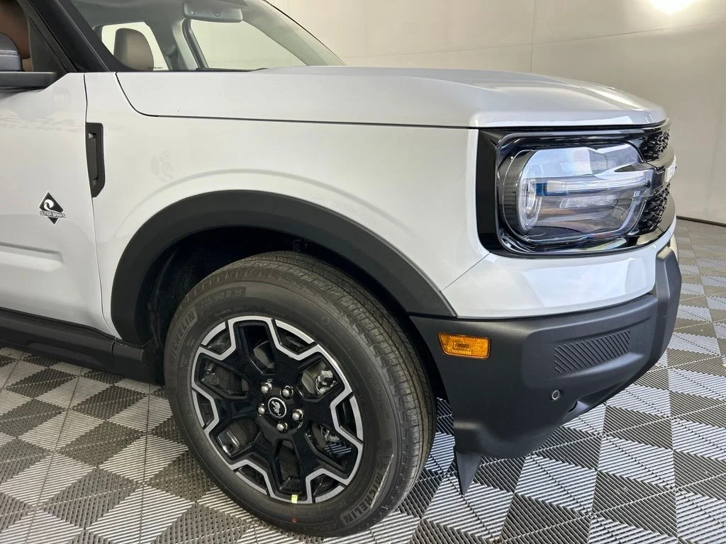 New 2026 White Ford Outer Banks image 4