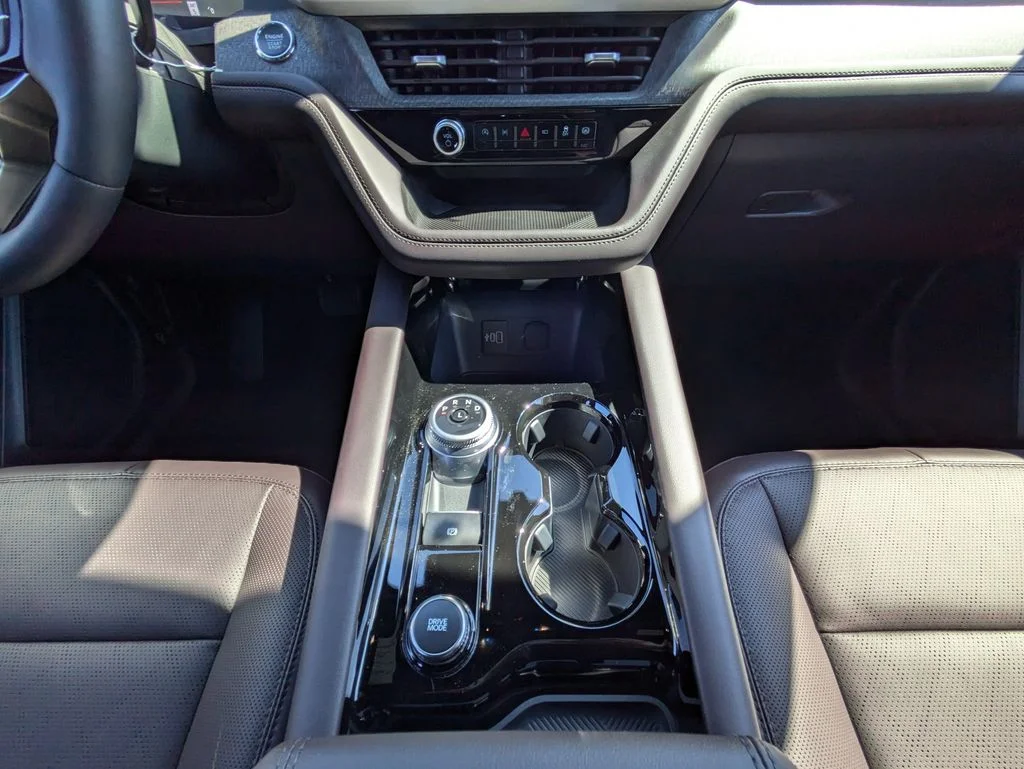 New 2026 Star White Metallic Tri-Coat Ford Platinum image 19