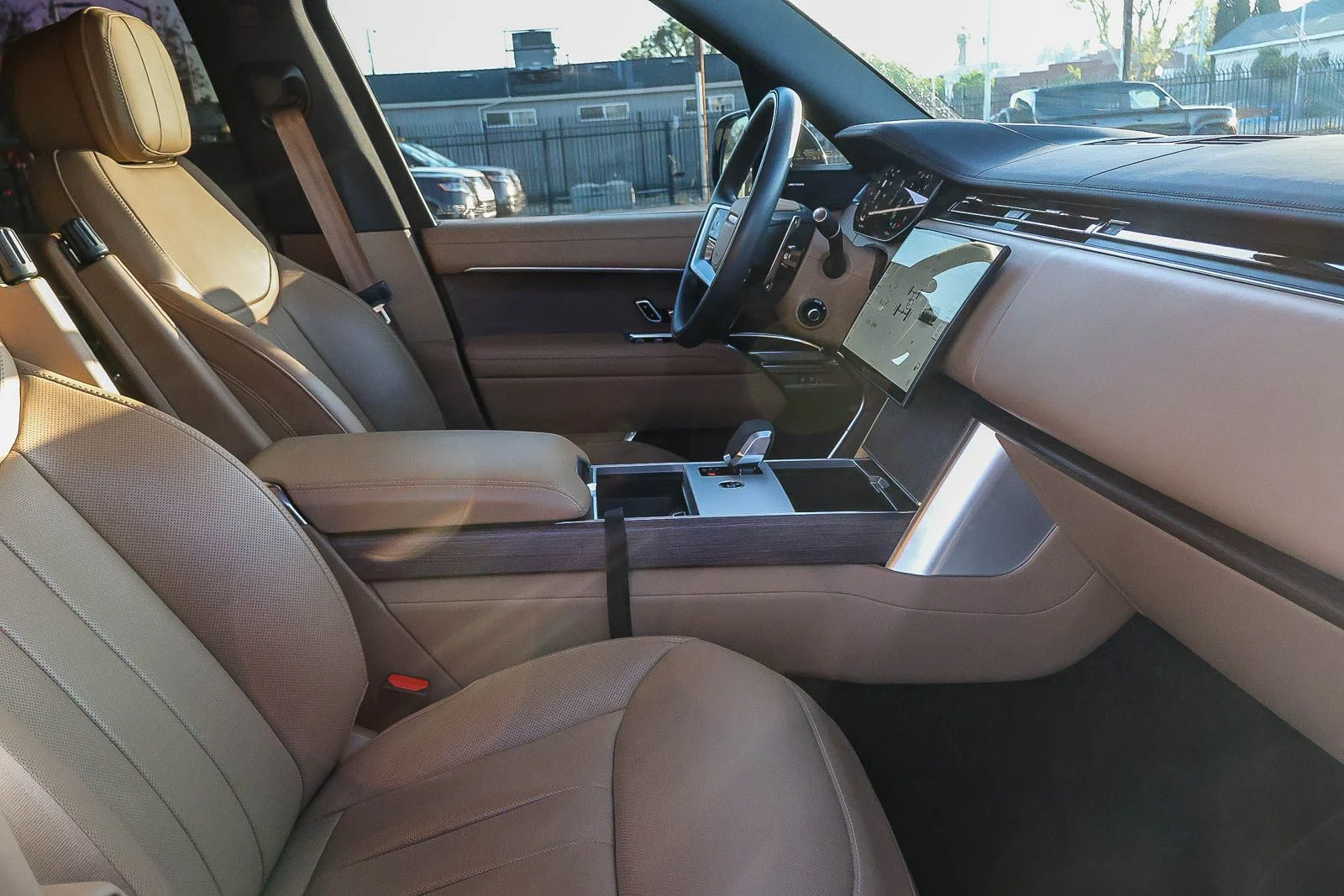 2025 Land Rover Range Rover SE - Photo 17