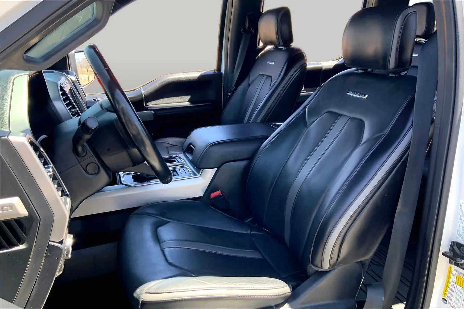 Used 2018 White Platinum Metallic Tri-Coat Ford Platinum image 9