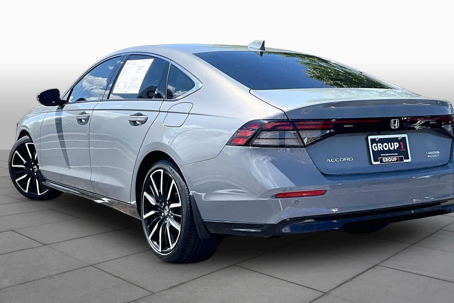 Used 2025 Urban Gray Pearl Honda Touring image 12