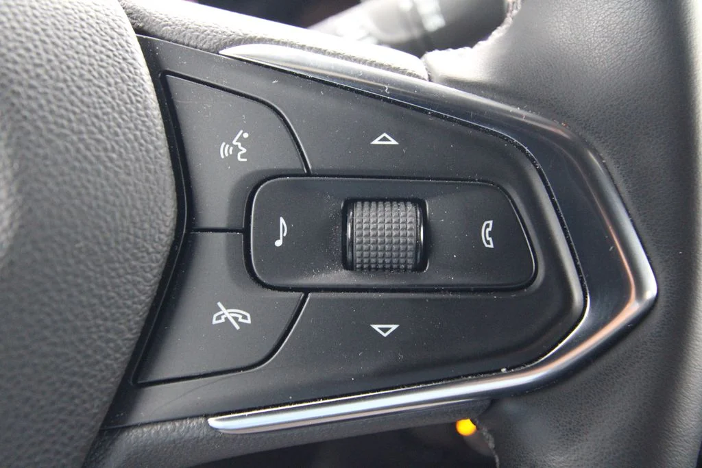 Used 2025 Beige Chevrolet ACTIV image 21