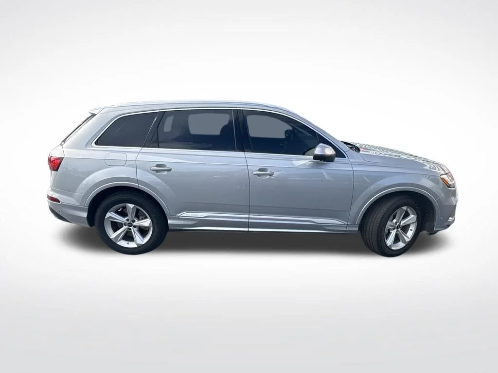 Used 2022 Florett Silver Metallic Audi 55 Premium image 9