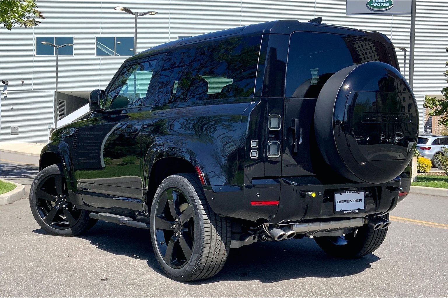 New 2026 Santorini Black Land Rover V8 image 12