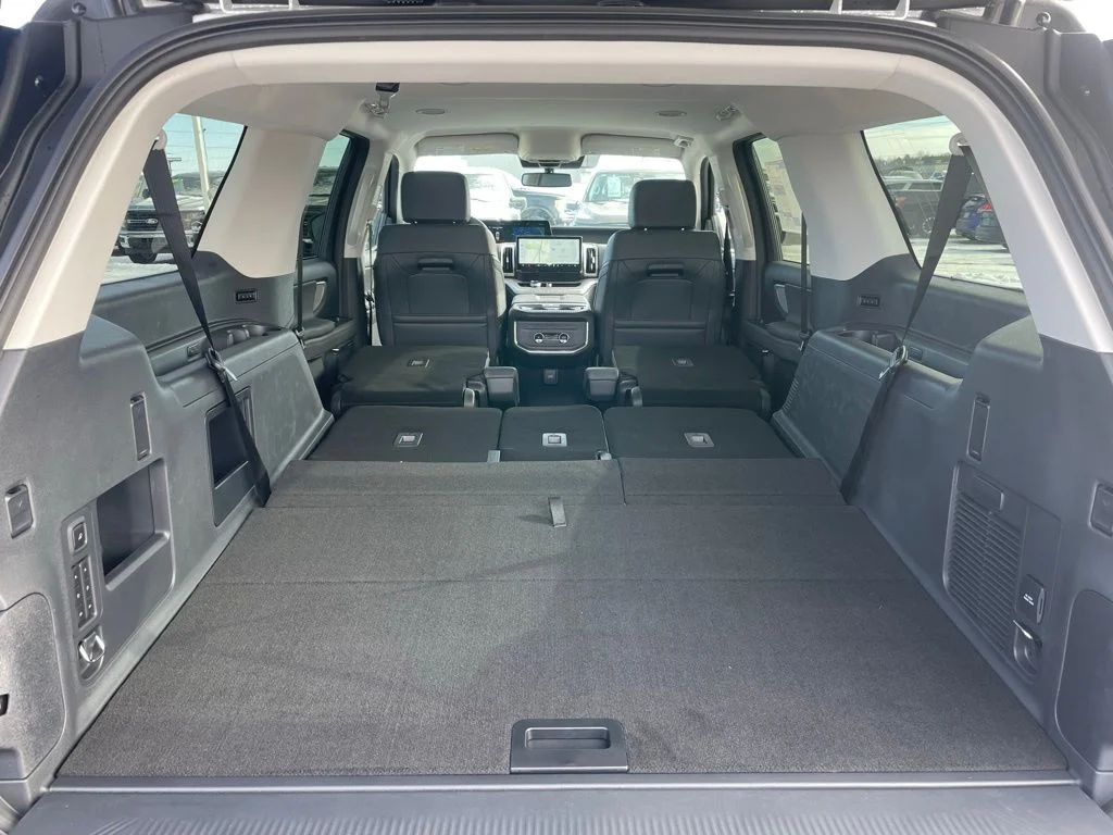 New 2026 Oxford White Ford MAX Active image 38