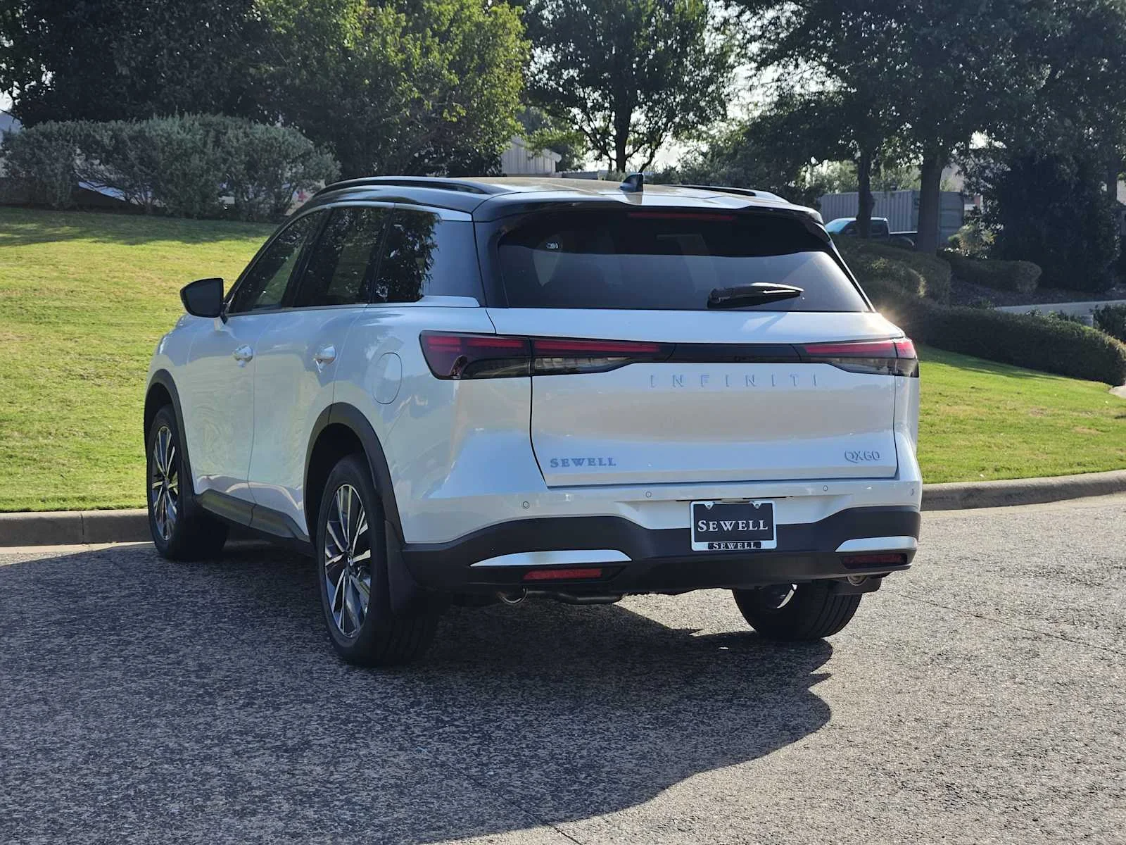 2027 INFINITI QX60 LUXE - Photo 3