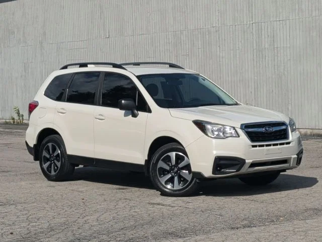 Used 2018 White Subaru 2.5i image 11