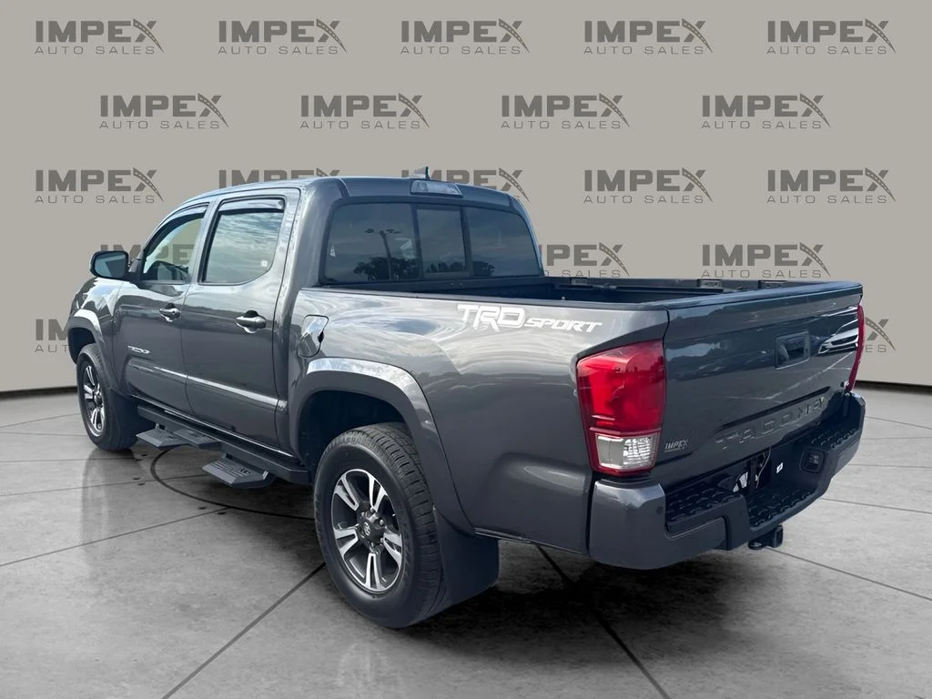 Used 2016  Toyota SR5 image 2