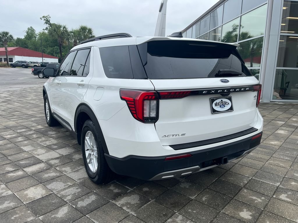 Used 2025 White Metallic Ford Active image 4
