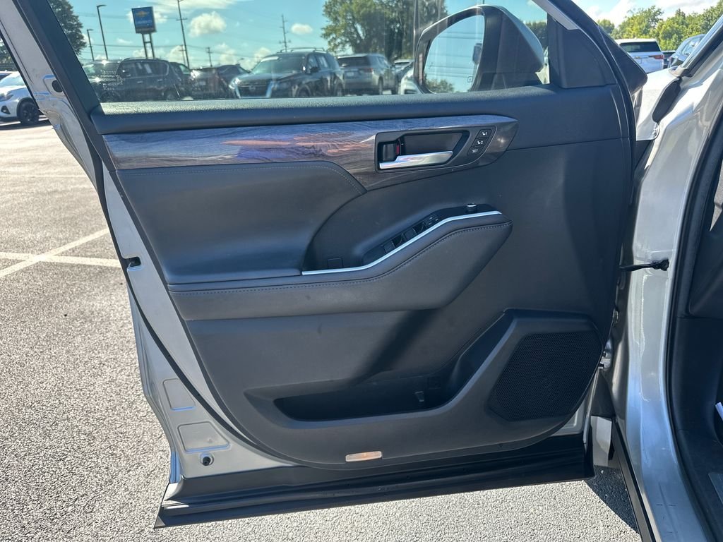 2021 Toyota Highlander Limited - Photo 6