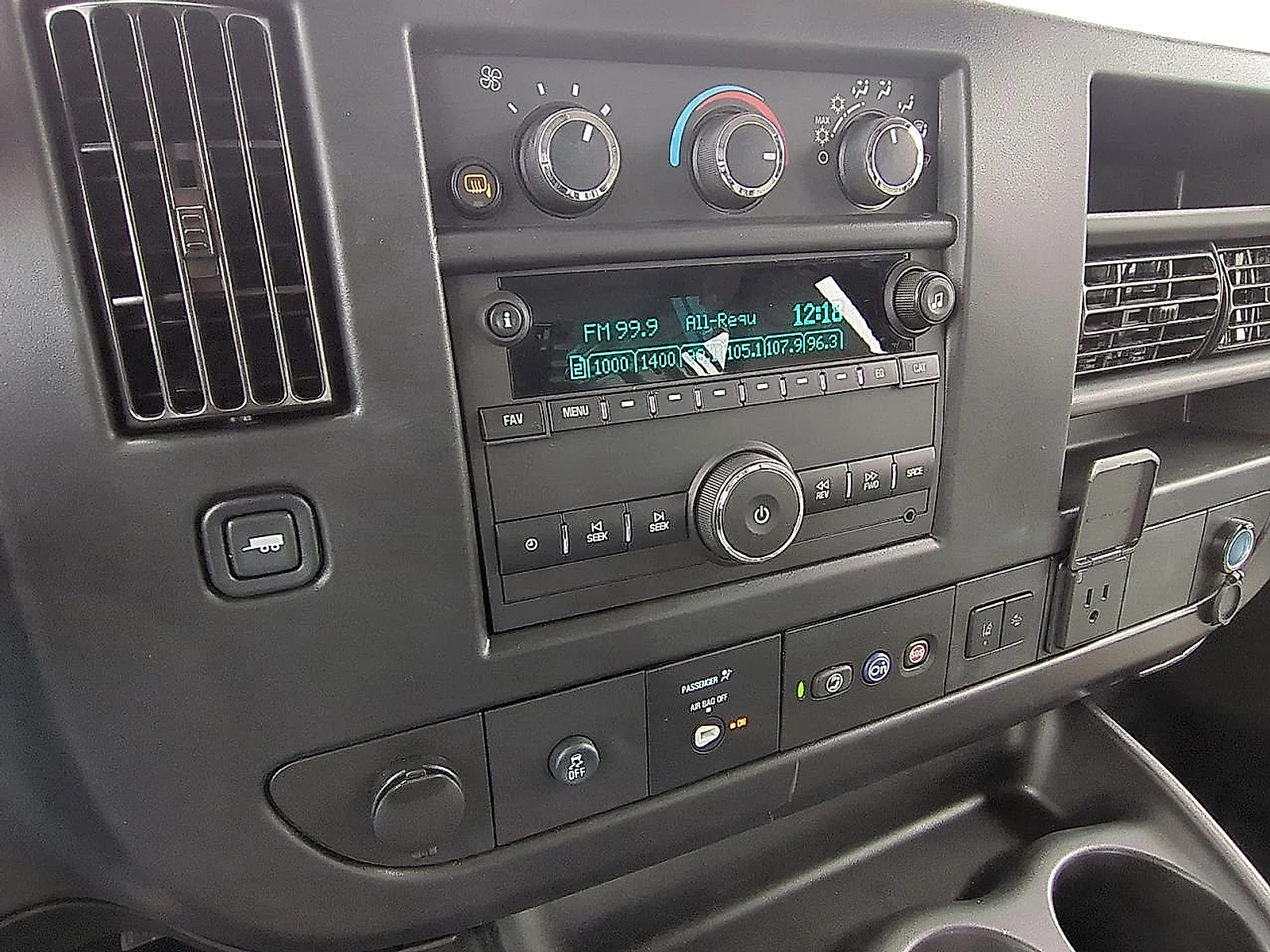 2025 Chevrolet Express Cargo Work Van - Photo 37
